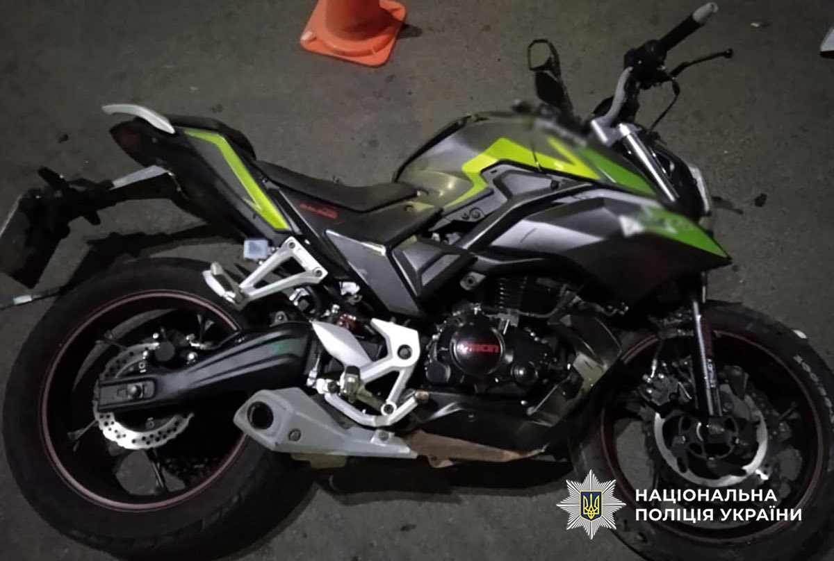 У Житомирі внаслідок ДТП постраждали неповнолітні мотоцикліст та його пасажир. ФОТО