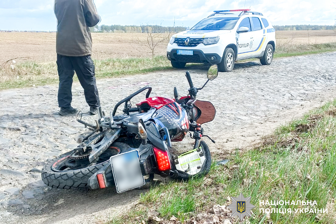 На Рівненщині молодик не втримав кермо мотоциклу та потрапив до лікарні, - поліція