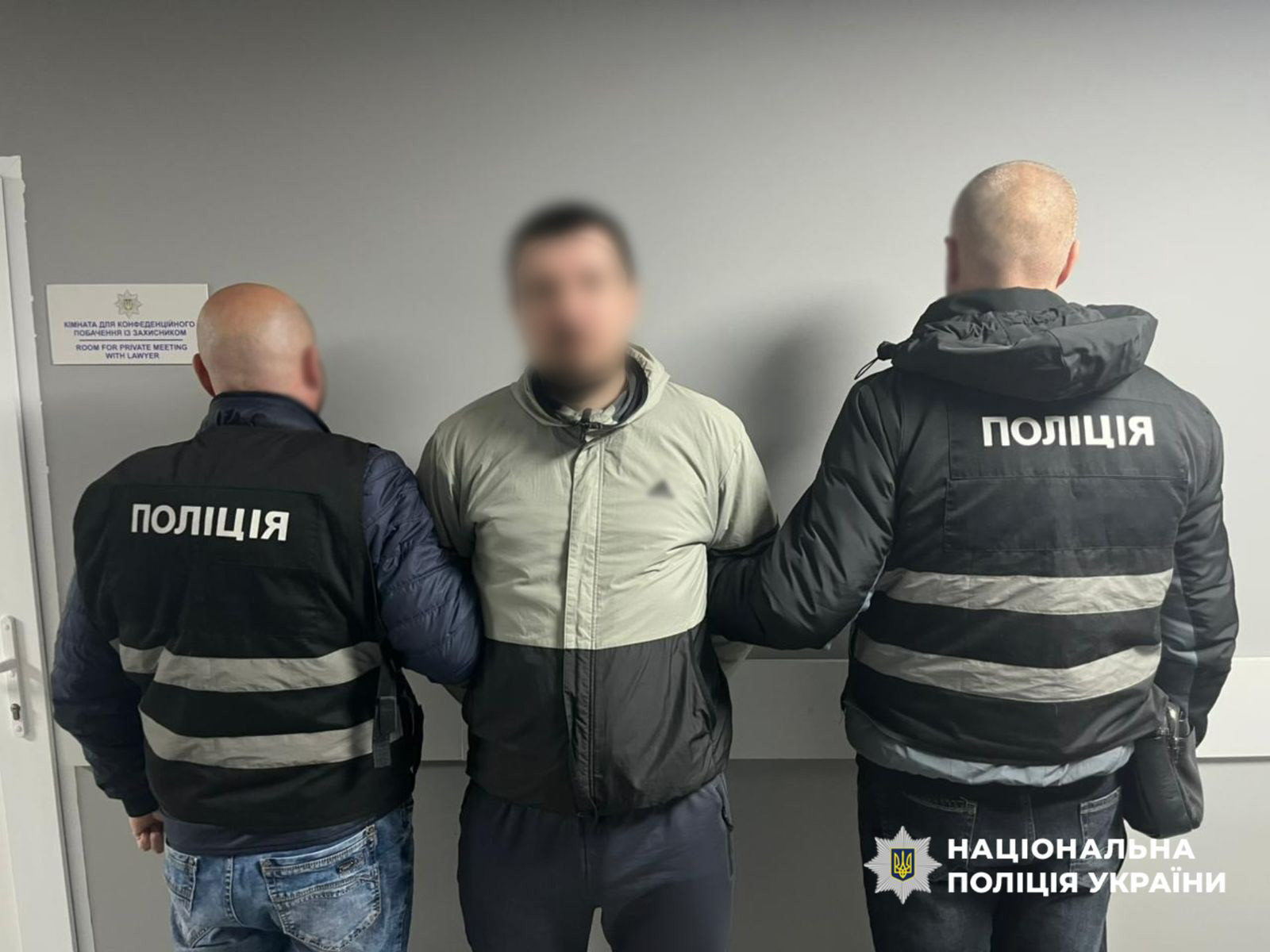 У Ніжині поліцейські затримали двох чоловіків, які безжально побили перехожого