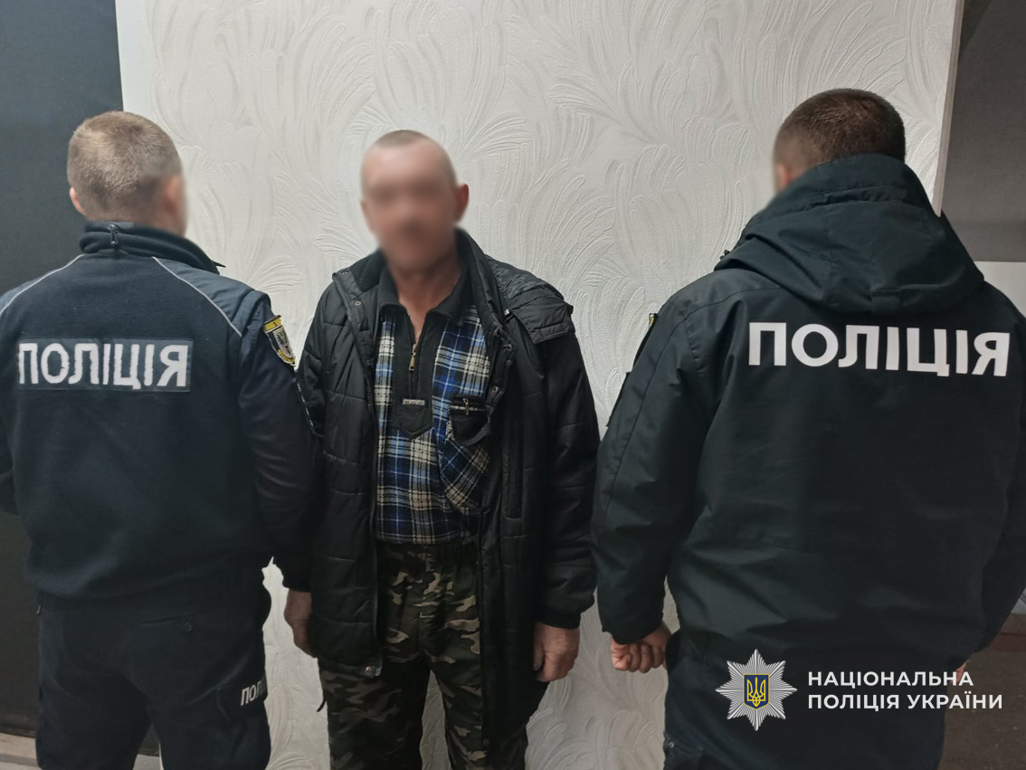 На Чернігівщині затримано чоловіка, який побив та пограбував жінку в ії власному будинку