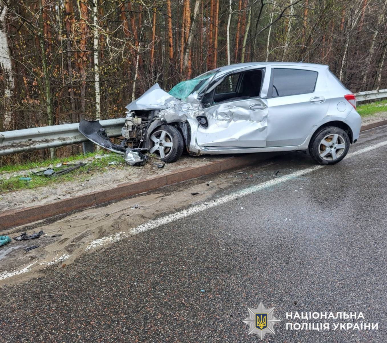 На Київщині внаслідок потрійної ДТП на трасі постраждали всі водії-учасники
