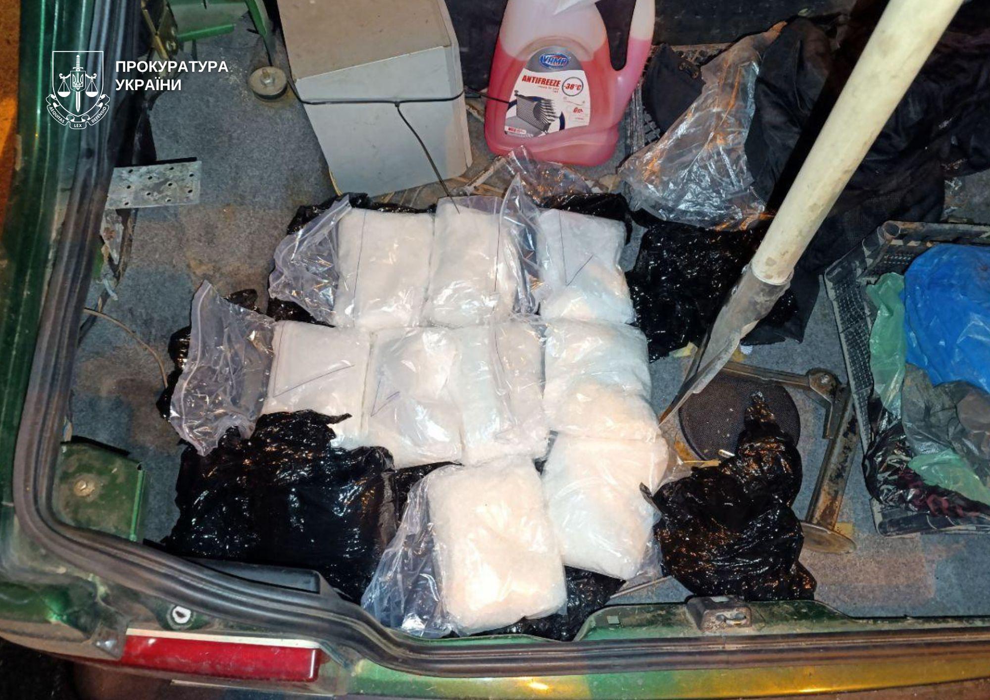 У Києві засуджено двох обвинувачених у виготовленні та збуті психотропів. ФОТО