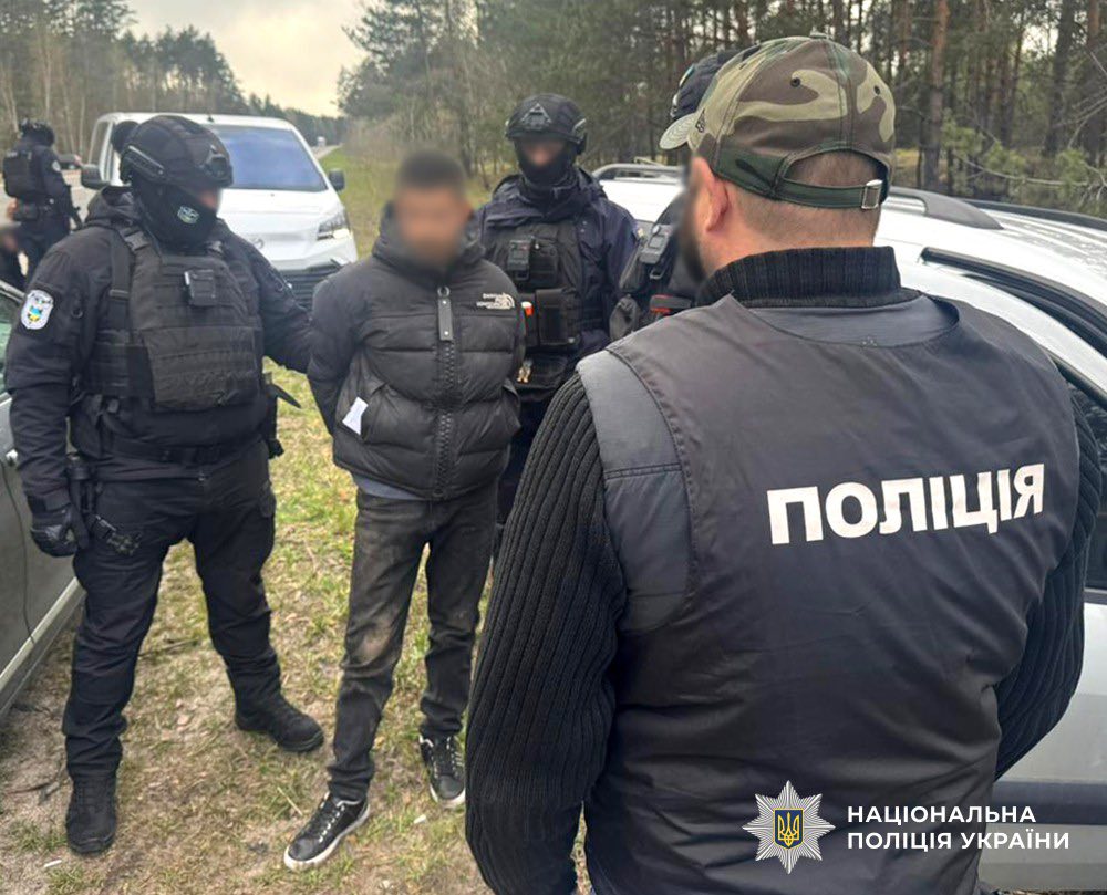 На Житомирщині поліцейські затримали збувача вогнепальної зброї та боєприпасів. ФОТО