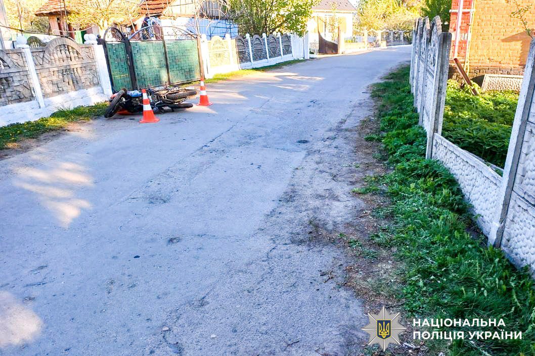 У селі на Рівненщині мотоцикл врізався у перешкоду: у ДТП постраждали чоловік та жінка