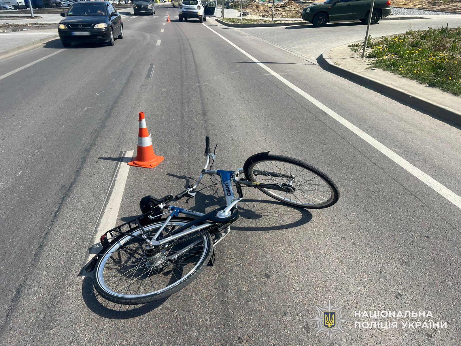 У Львові велосипедистка потрапила під автомобіль та до лікарні, - поліція. ФОТО