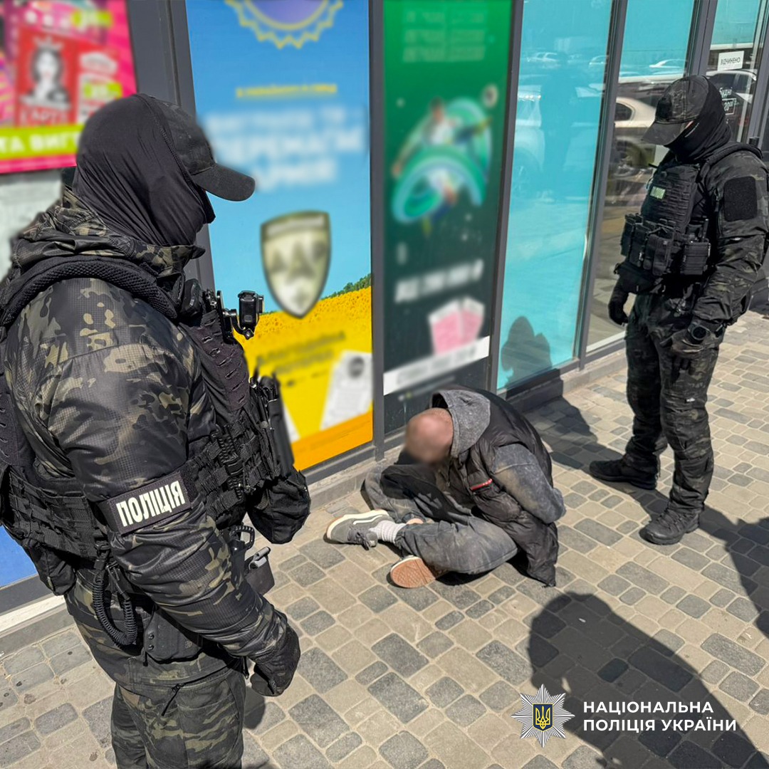Обіцяв за чималі гроші службу військовим капеланом - у Києві затримано посередника. ФОТО