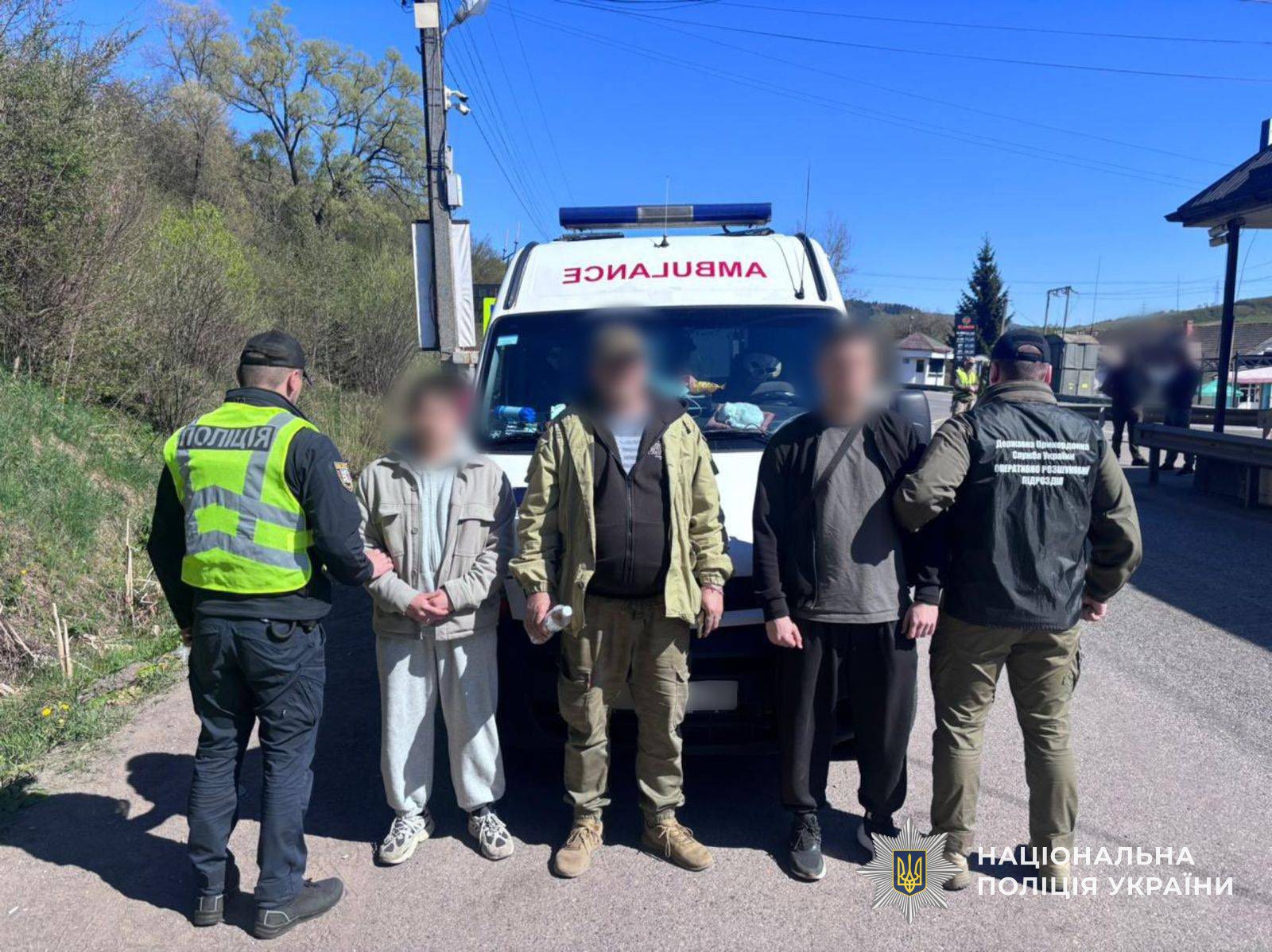 Закарпатська поліція викрила схему переправлення ухилянтів спецмашиною для перевезення тіл полеглих