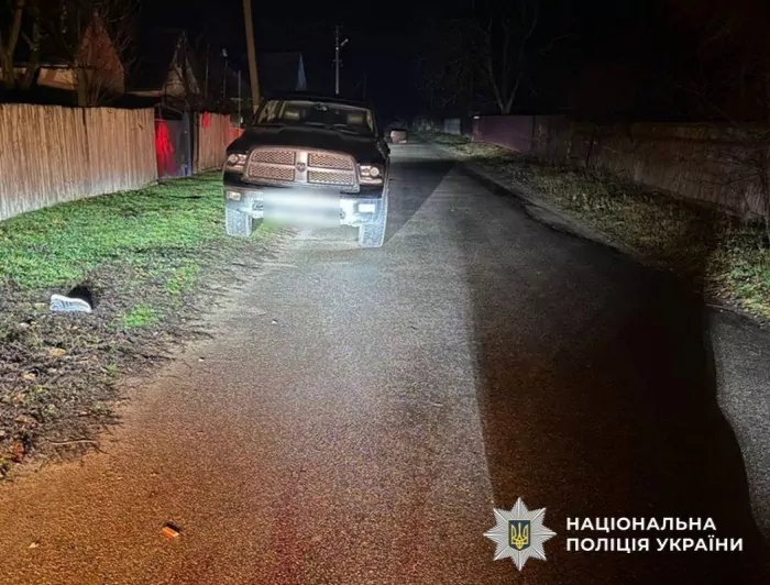 На Лубенщині чоловік вистрибнув на ходу з салону авто