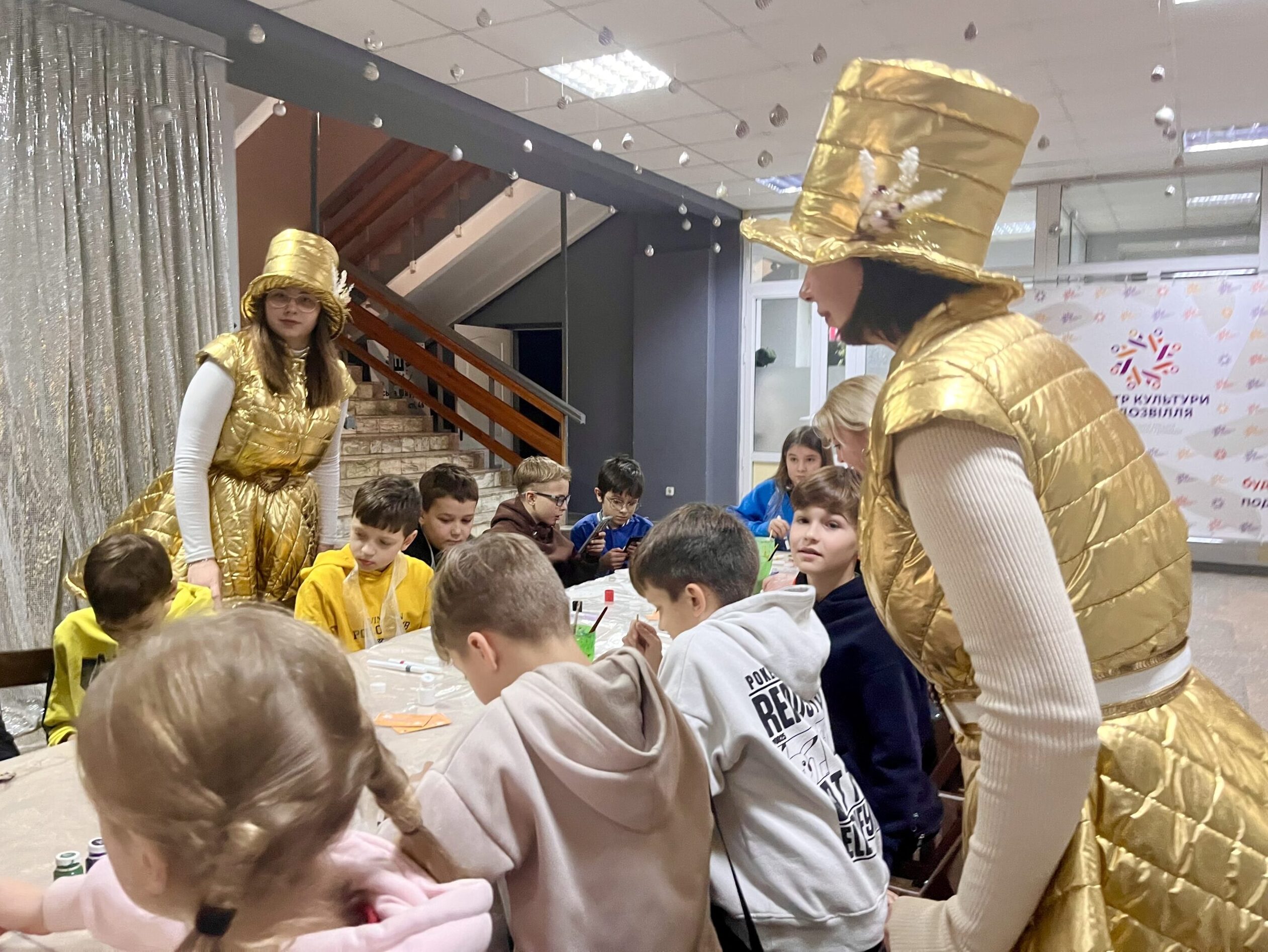 Подарунки для воїнів і майстер-класи для душі: огляд полтавської різдвяної майстерні, де можна відчути диво й зустріти ельфів