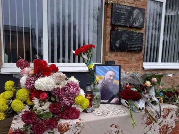 У Придніпрянському ліцеї відкрили меморіальну дошку загиблому Захиснику України Тарасу Кушніру