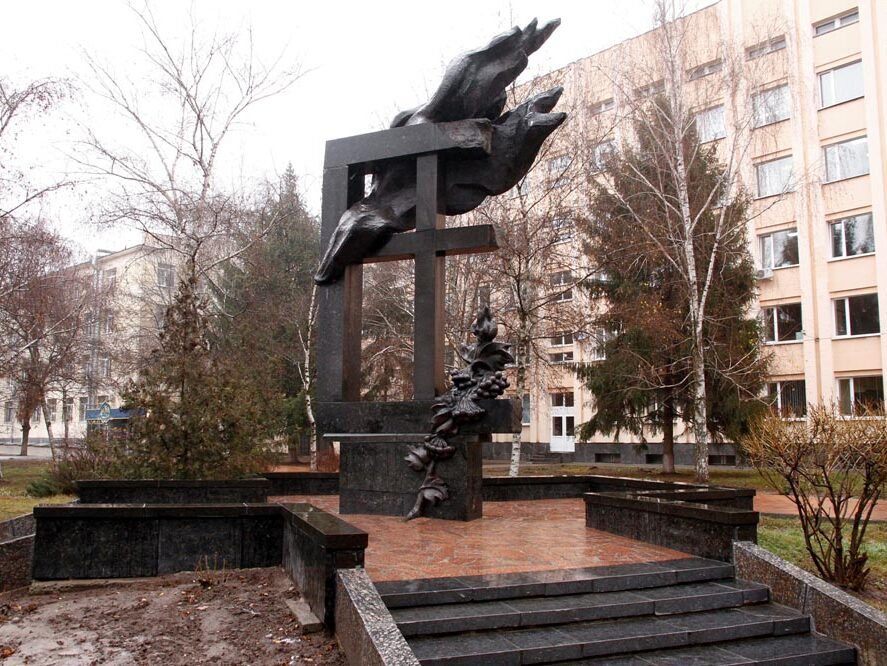 Сьогодні День вшанування учасників ліквідації наслідків аварії на Чорнобильській АЕС