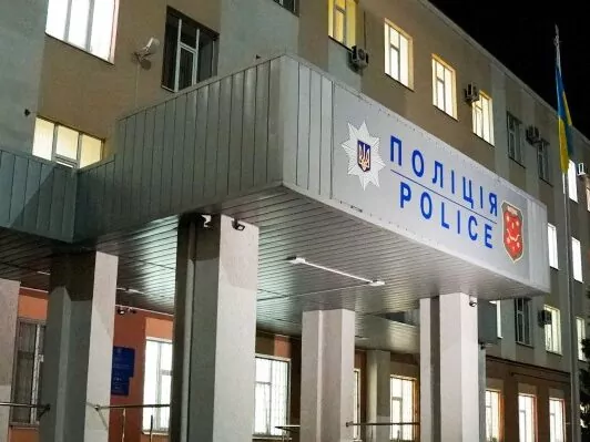 Поліція Полтави розшукала підлітків, які нищили придорожні знаки: збитки відшкодують батьки