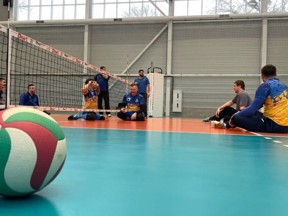 У Миргородській громаді створять команду з волейболу сидячи для ветеранів, які мають ампутації