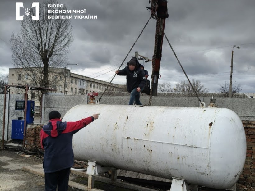 БЕБ Полтавщини припинило роботу двох нелегальних АЗС на Дніпропетровщині (ФОТО)
