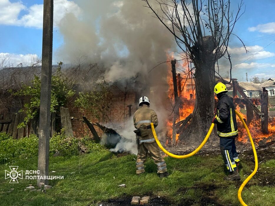Горіли будинки, лазня, авто й господарчі споруди: на Полтавщині за добу сталося 11 пожеж
