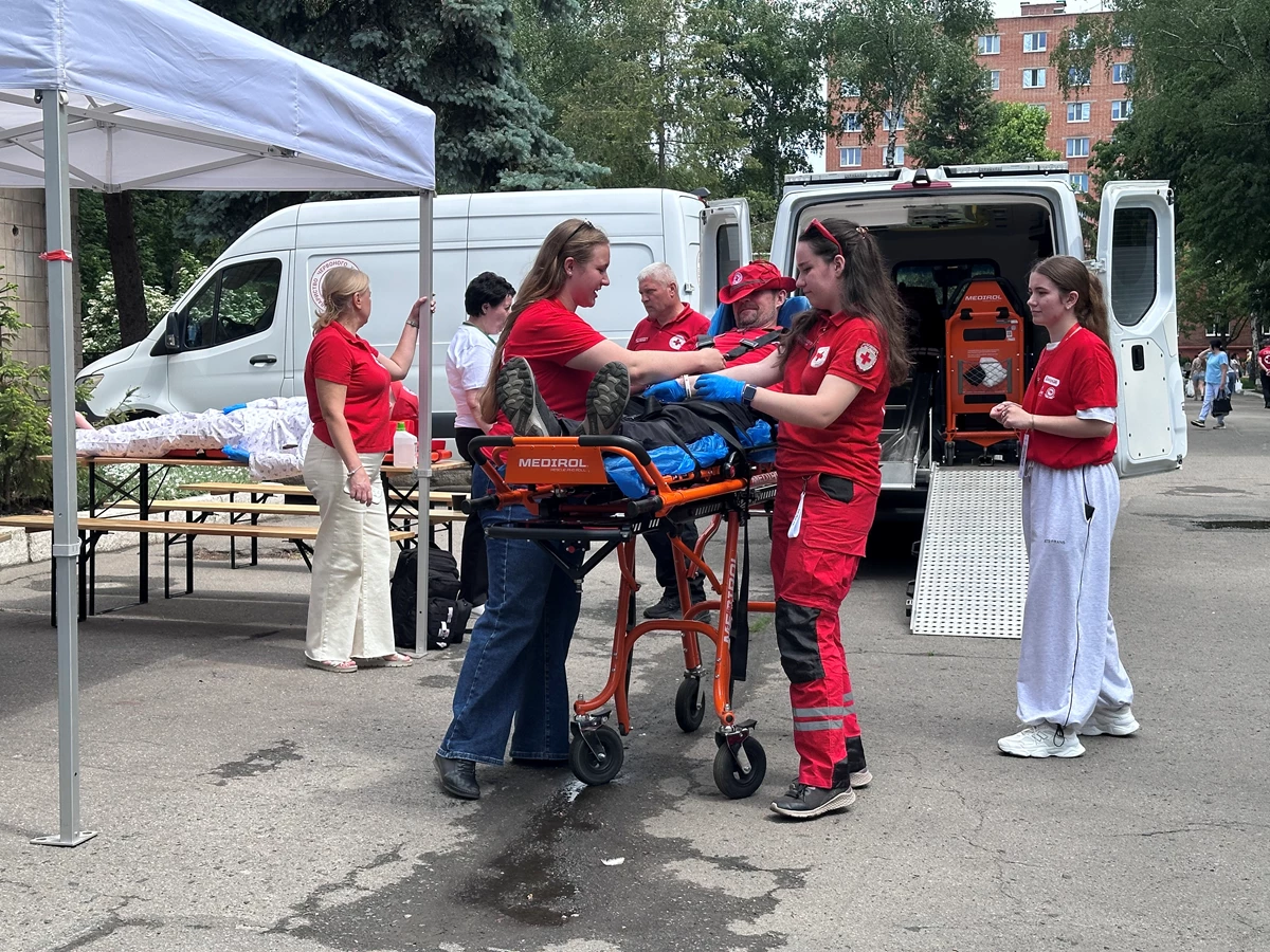 Шпиталь Червоного Хреста, тест на групу крові за 2 хвилини та «алкоокуляри»: у Полтаві розгорнули «Безпекове містечко»