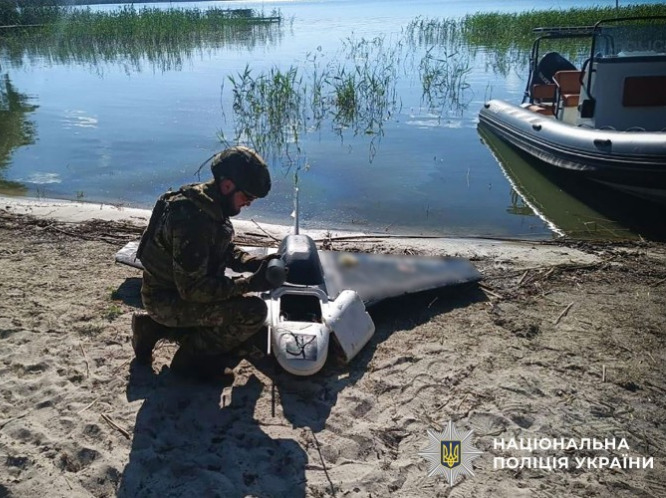 У річці на Полтавщині поліція знайшла бойову частину ворожого БпЛА: її знешкодили вибухотехніки