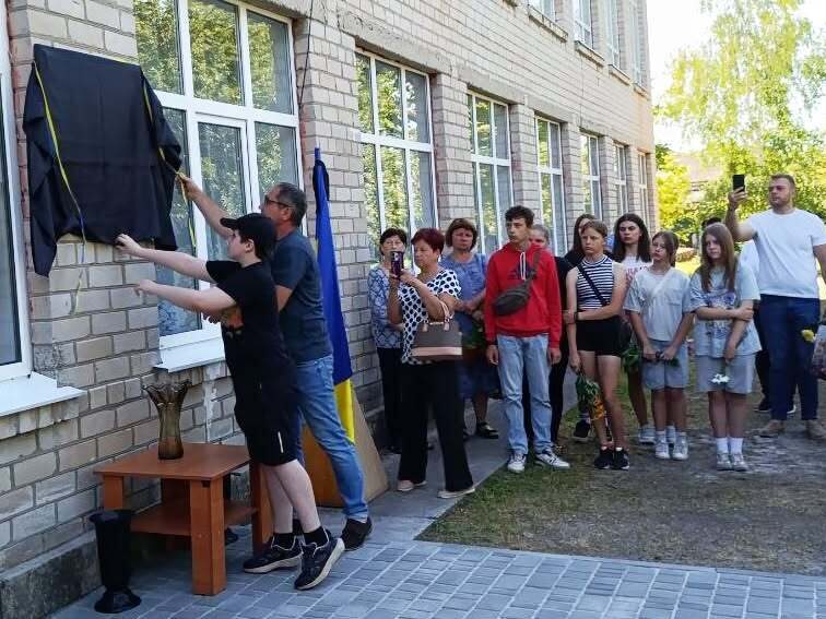 На Глобинщині відкрили меморіальну дошку Захисникові України Андрію Куклі