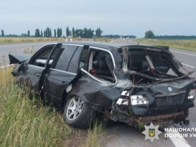 На Полтавщині водій BMW потрапив до лікарні після зіткнення з відбійником