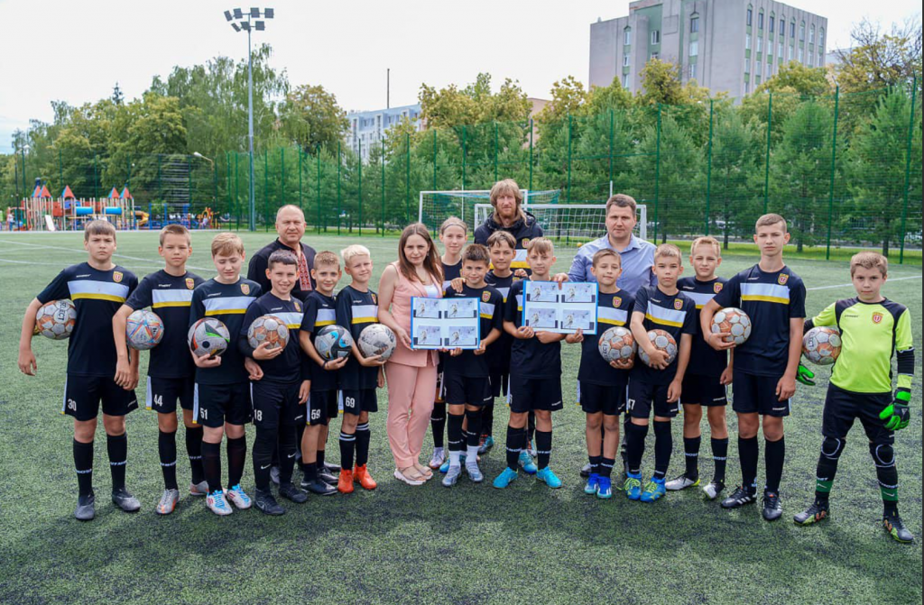 Вчора, 13 червня, на стадіоні Вінницького міського палацу дітей та юнацтва відбулось спецпогашення марки «Україно, вперед!»