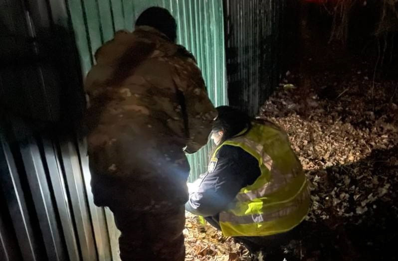 У Житомирі 15-річна дівчина народила дитину і залишила її біля смітника