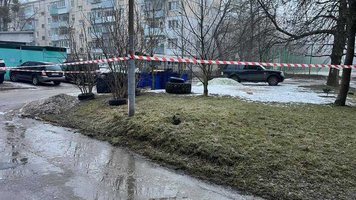 У Львові на вулиці виявили гранату, фото