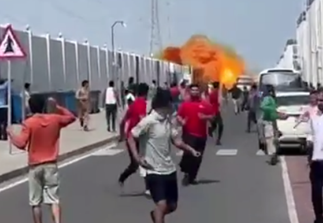 У Катарі збита іранська ракета впала на натовп людей, відео