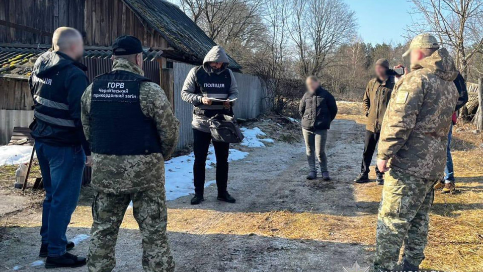 На Чернігівщині викрили канал незаконного переправлення чоловіків мотоциклами через ліс аж до кордону