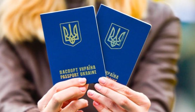 Українцям пояснили, чи можна мешкати в Німеччині без закордонного паспорта