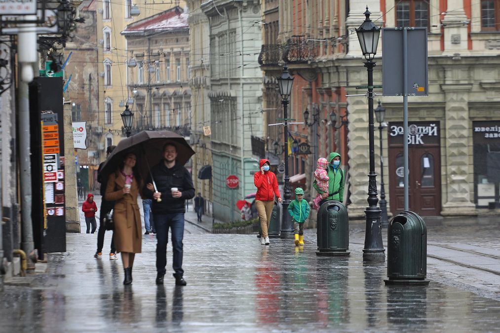 Дожди, грозы, похолодание и штормовое предупреждение: прогноз погоды в Украине на 18 апреля