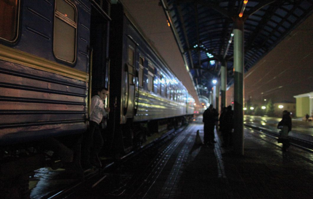 Враг обстрелял объекты Укрзализныци в Днепре и области: есть пострадавшие, вокзал не работает
