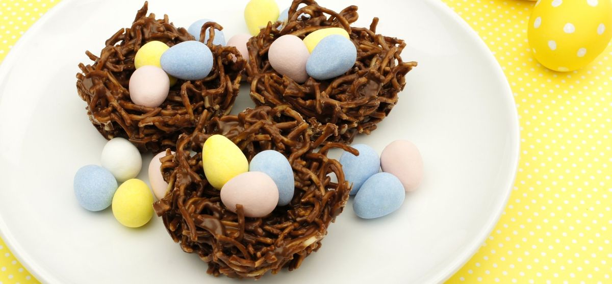 С ними ваш кулич будет самым красивым: как просто сделать шоколадные гнезда