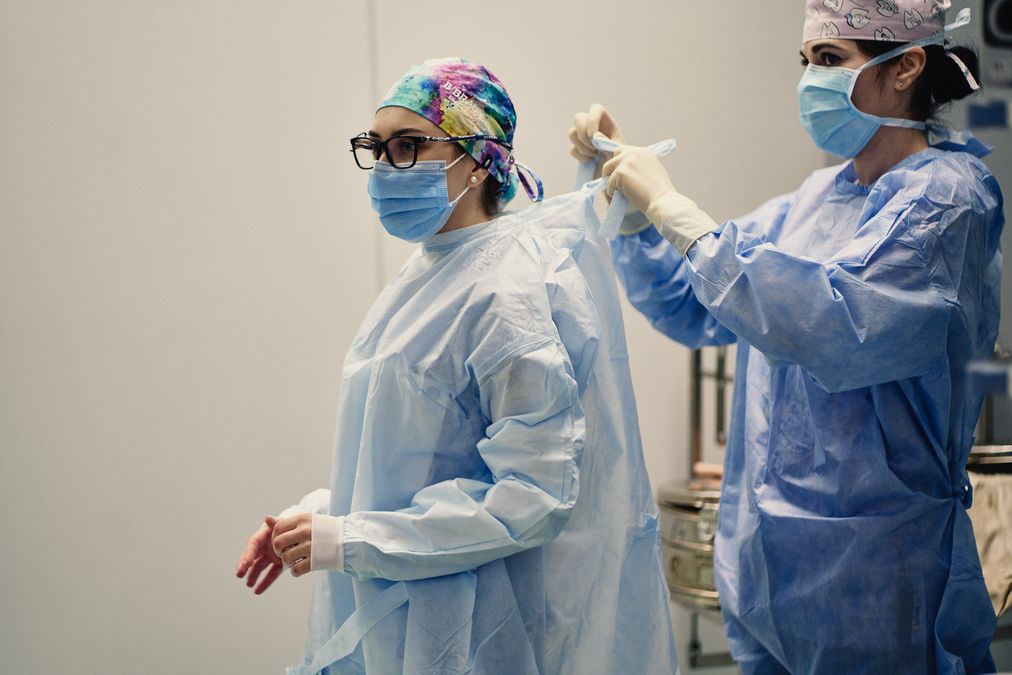 Большинство украинских женщин-хирургов сталкиваются с гендерной дискриминацией на работе