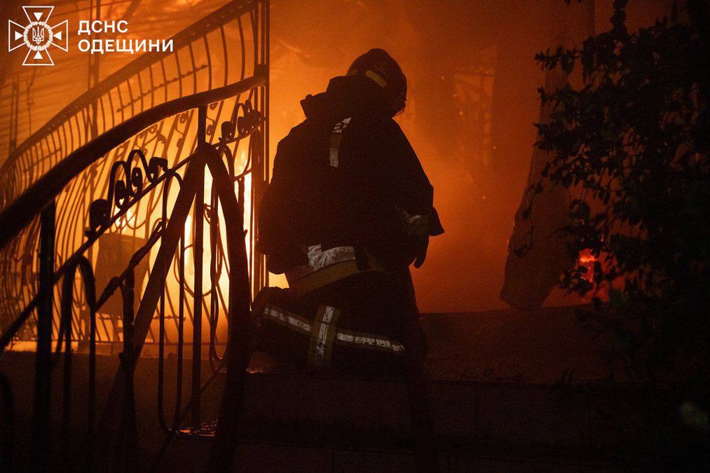 Враг атаковал дронами энергетику Одесской области: люди остались без света, есть пострадавшая
