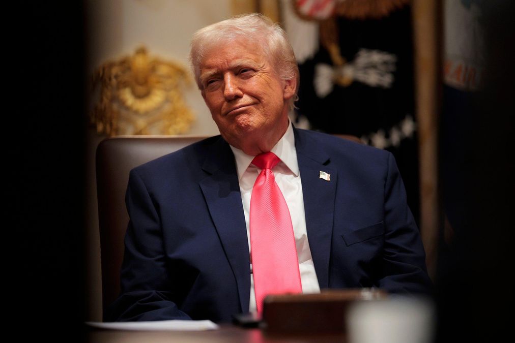 Появились новые файлы по делу Эпштейна с многочисленными упоминаниями о Трампе, – WP