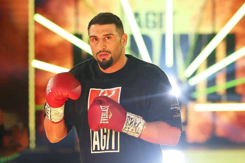 Непобежденный боксер жестко одолел оппонента: он претендует на бой с Усиком