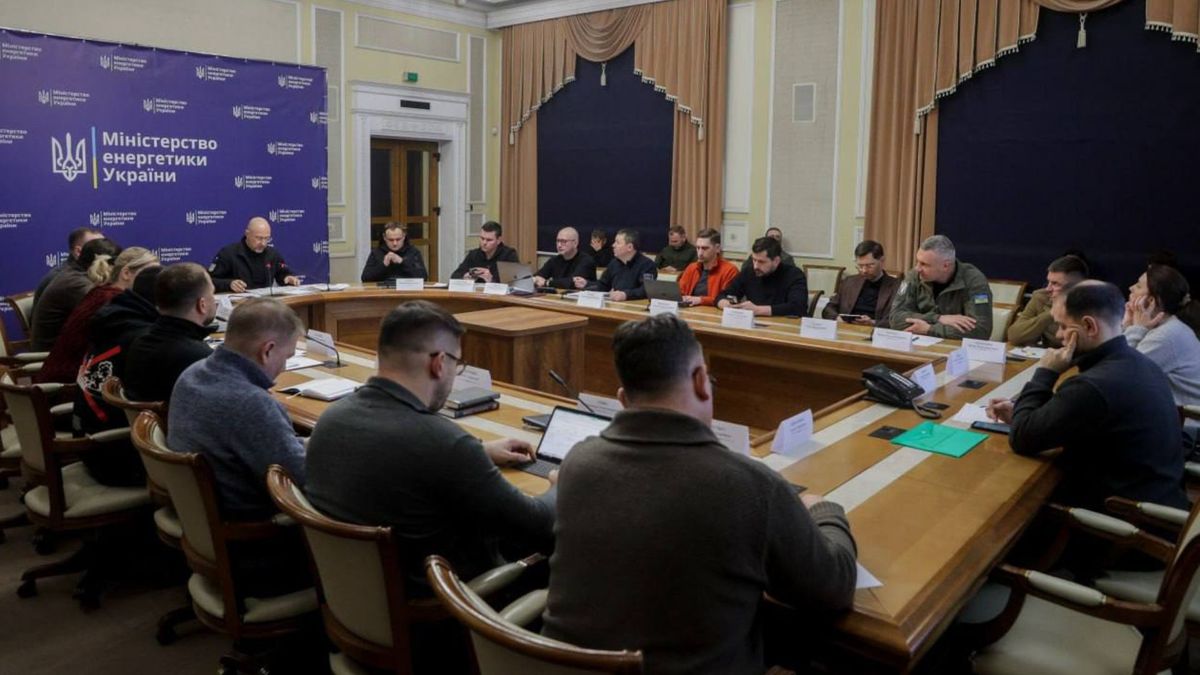 Ситуация сложная: Шмыгаль сказал, что помогло удержать энергосистему после массированных ударов