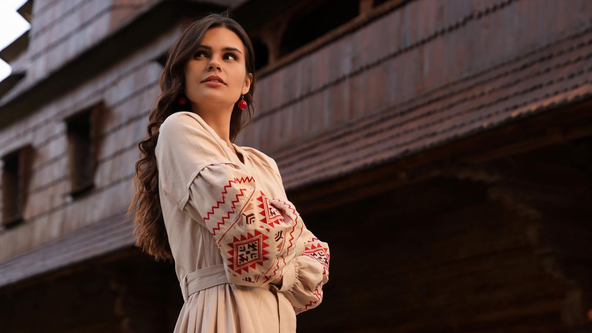 Как стилизовать вышиванку: красивые сочетания на весеннюю пору