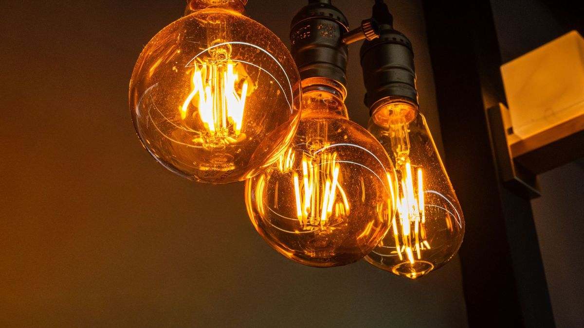 В Киеве и области ввели экстренные отключения света