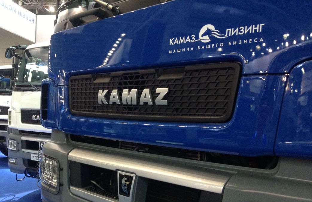 Чтобы "КамАЗ" не улетел в "черную дыру": росгигант снова сократил рабочую неделю