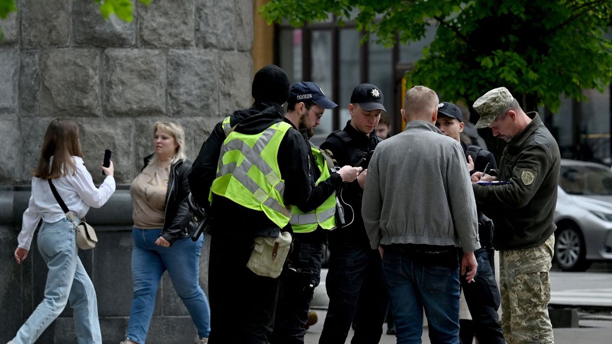 В Луцке во время проверки документов произошла драка между ТЦК и подростками: что известно