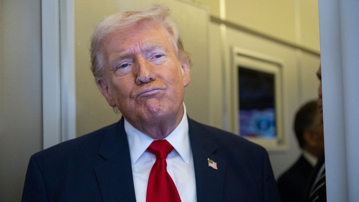 Трамп объявил о разминировании Ормузского пролива: СМИ пишут, что по нему прошли корабли ВМС США