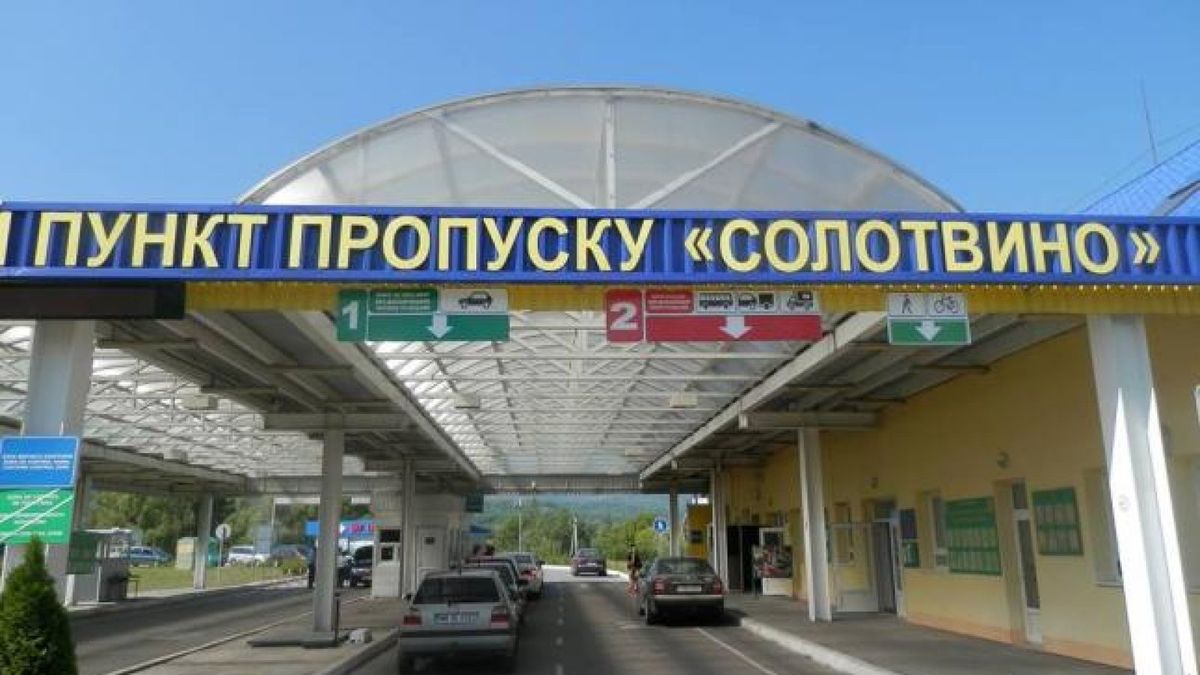 Популярный пункт пропуска "поставят на паузу": где ограничат движение на границе