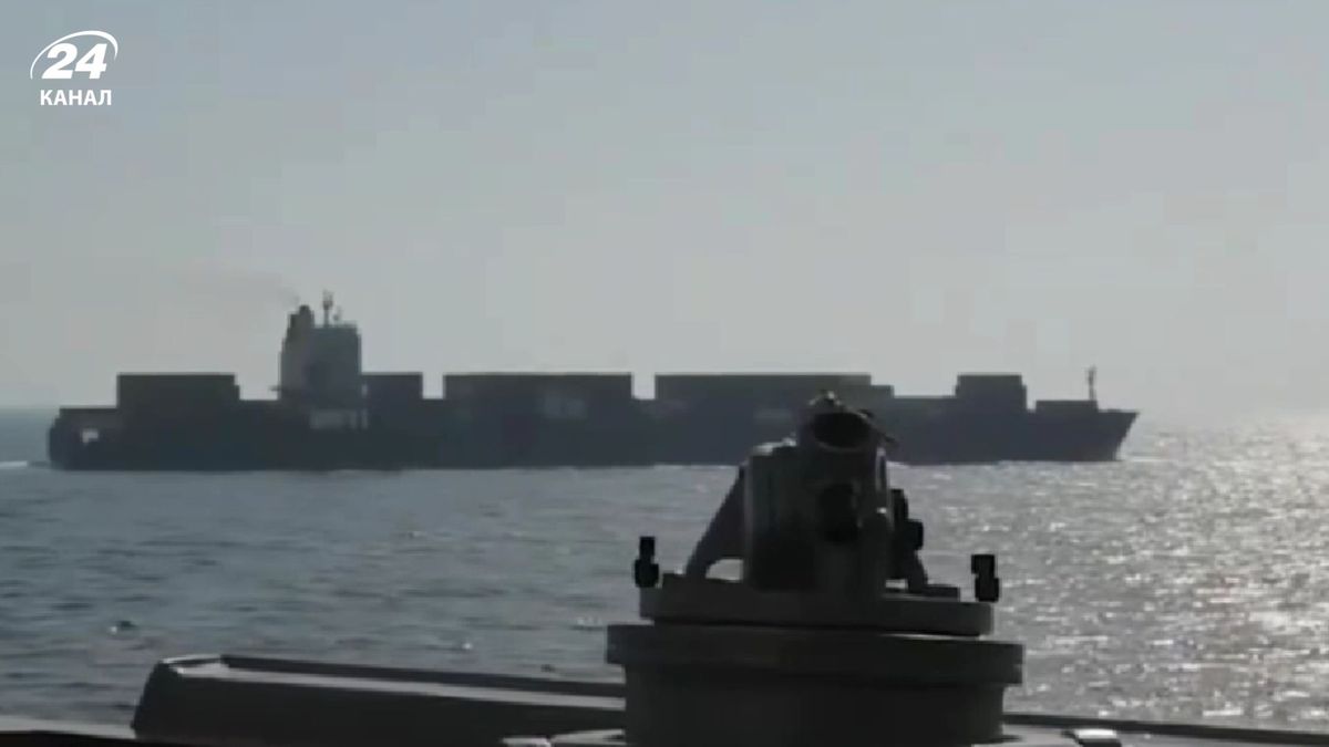 Эсминец США открыл пушечный огонь, останавливая иранское судно в Аравийском море