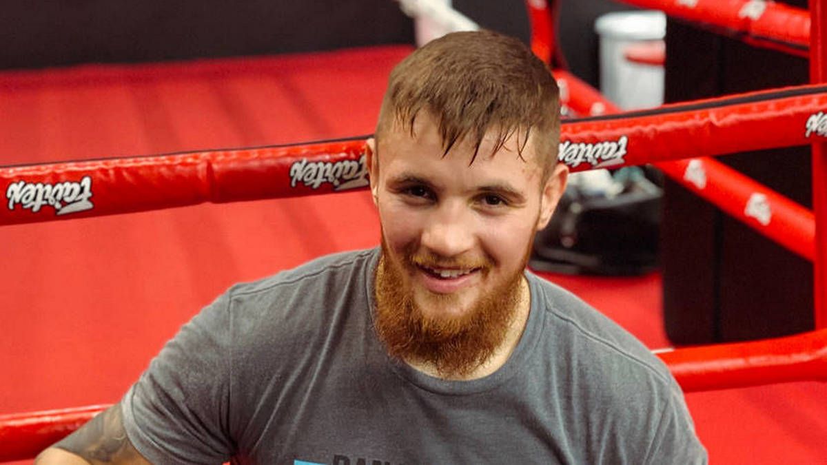 Бывший представитель Украины в UFC дебютирует в профессиональном боксе на вечере Майвезера