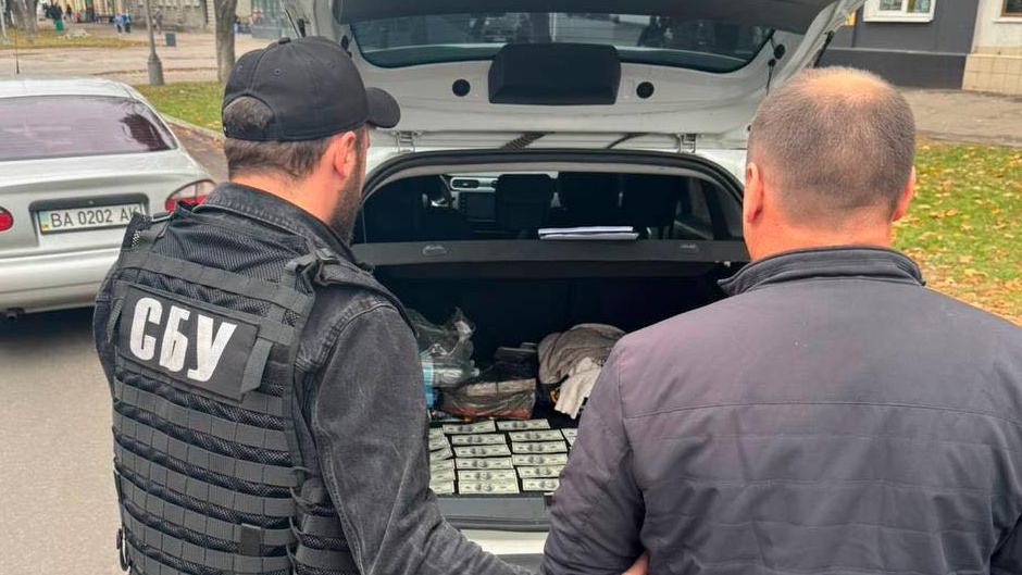Обіцяв відстрочку від мобілізації за гроші: на Кіровоградщині підозрюють директора ліцею