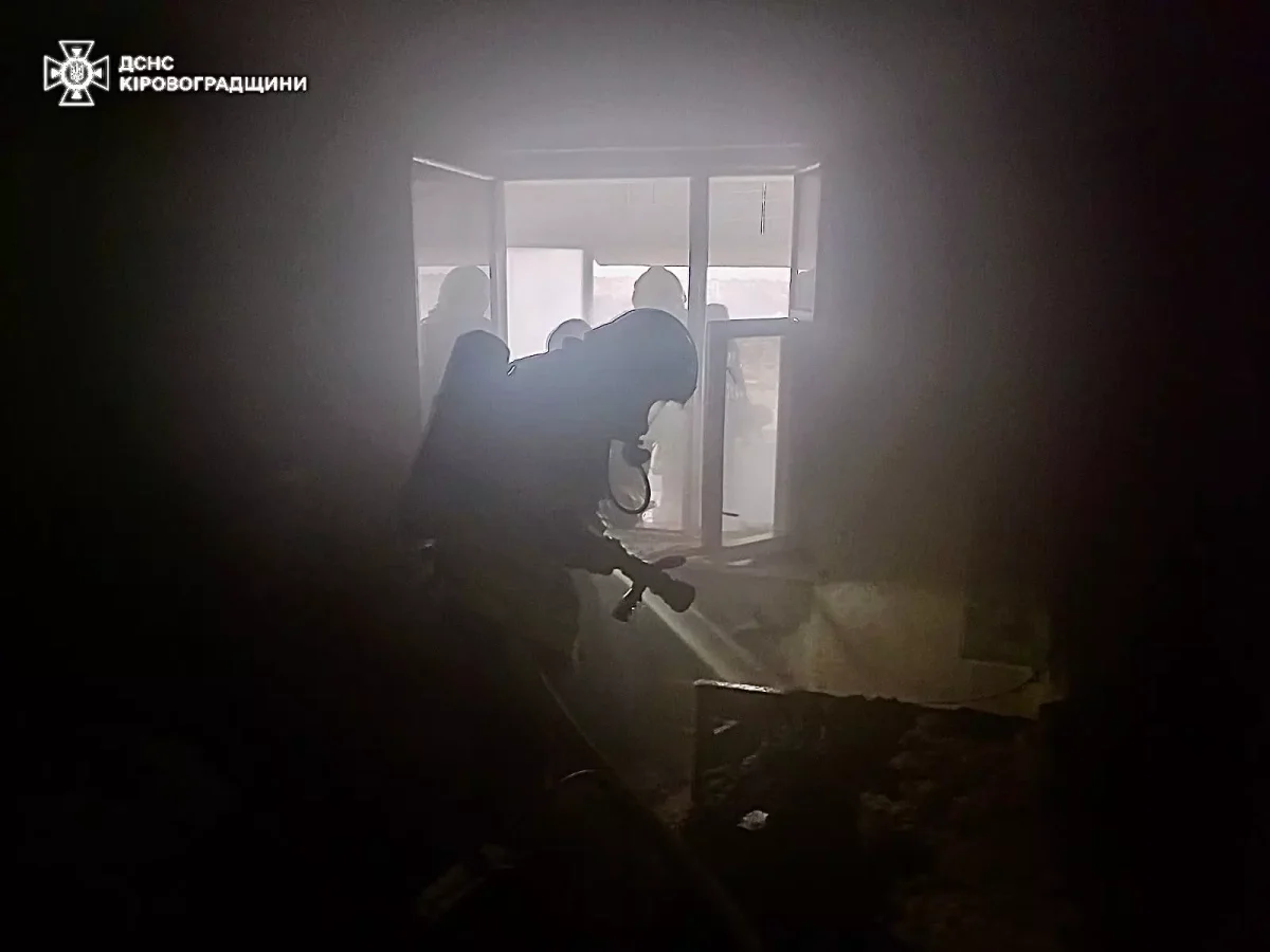 Під час пожежі у багатоповерхівці в Олександрії врятували літнього чоловіка