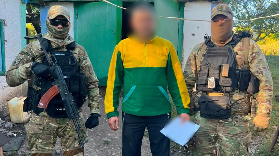 На Кіровоградщині затримали чоловіка, який збував зброю та боєприпаси