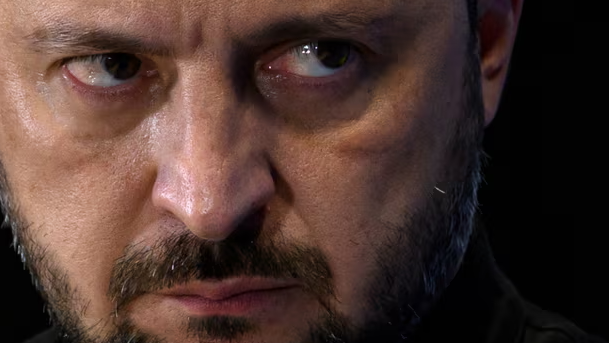 Зеленский надеется завершить войну дипломатическим путём в 2027 году