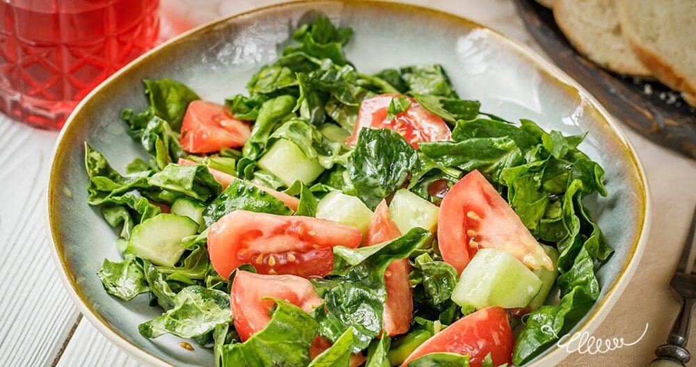 Секретний соус: швидкий салат зі шпинату, томатів та огірків